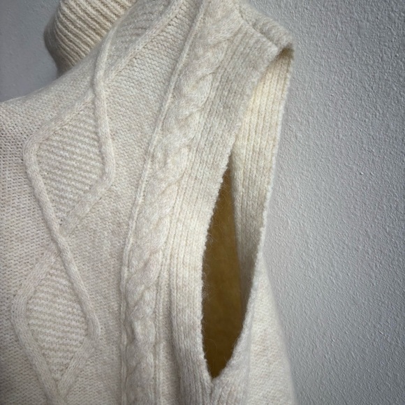 LOFT Chunky Wool Blend Cream Cable Knit Sleeveless Soft Sweater Vest Size Large - Picture 4 of 13